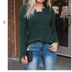**NWOT** Amaryllis Green Distressed Sweater Size Medium